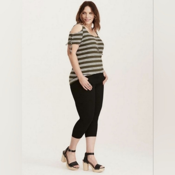Torrid Lace Up Cold Shoulder Tee - Picture 2 of 9